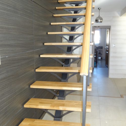Escalier avec marches chêne lamellé collé